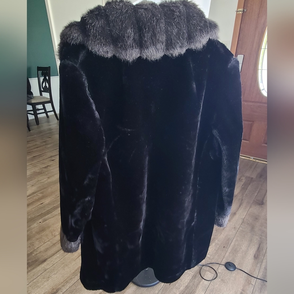Vintage faux fur coat - Picture 14 of 16